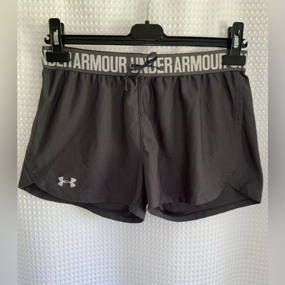 Women’s UNDER ARMOUR dark gray workout shorts heat gear loose fit size small - Picture 1 of 8